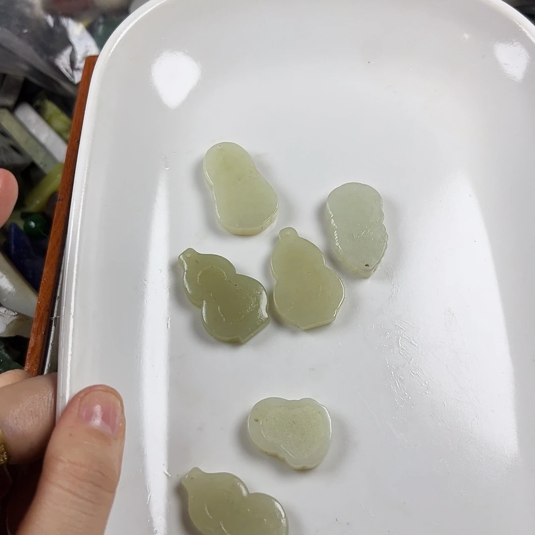 颈饰未镶嵌和田玉（糖玉）仰**空