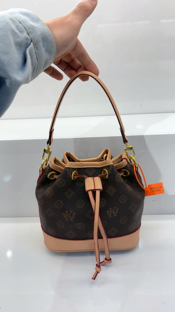 印花抽绳法式水桶包耐磨单肩包肩包棕色潮流时尚休闲单肩