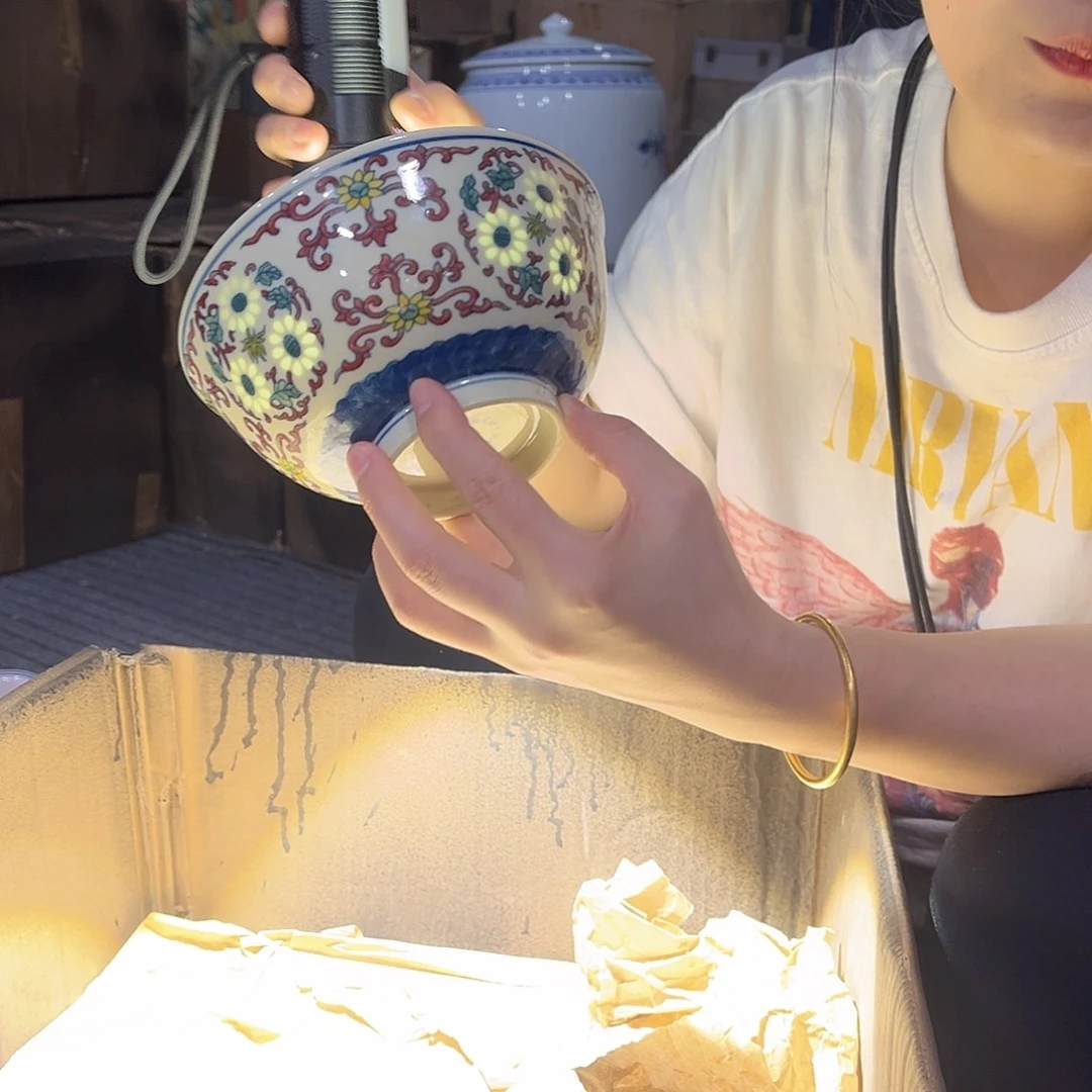 摆件////景德镇陶瓷器。黄。