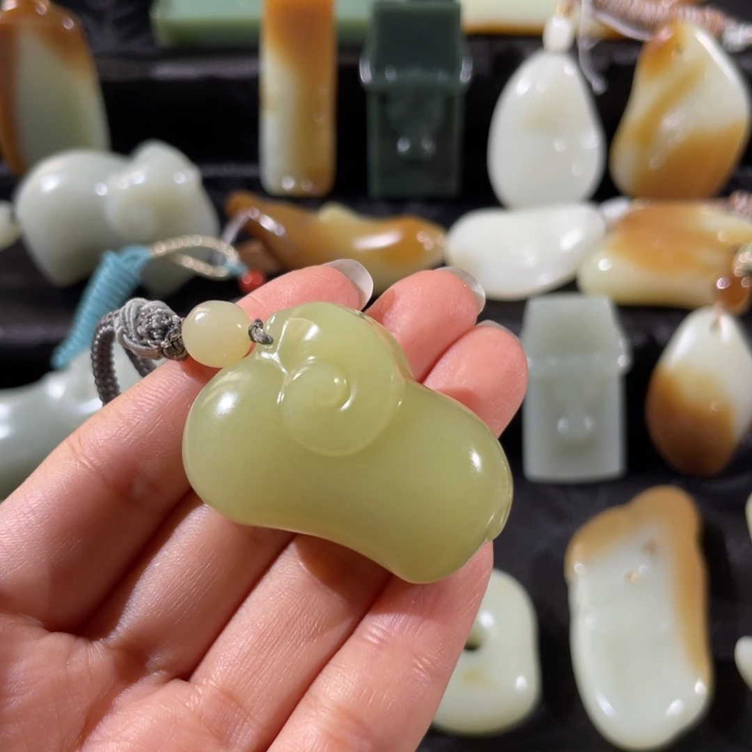 和田玉未镶嵌颈饰