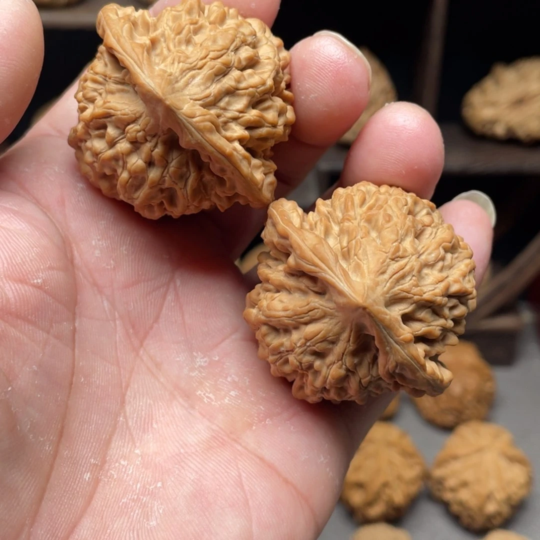 桃核把件六*45全品官帽