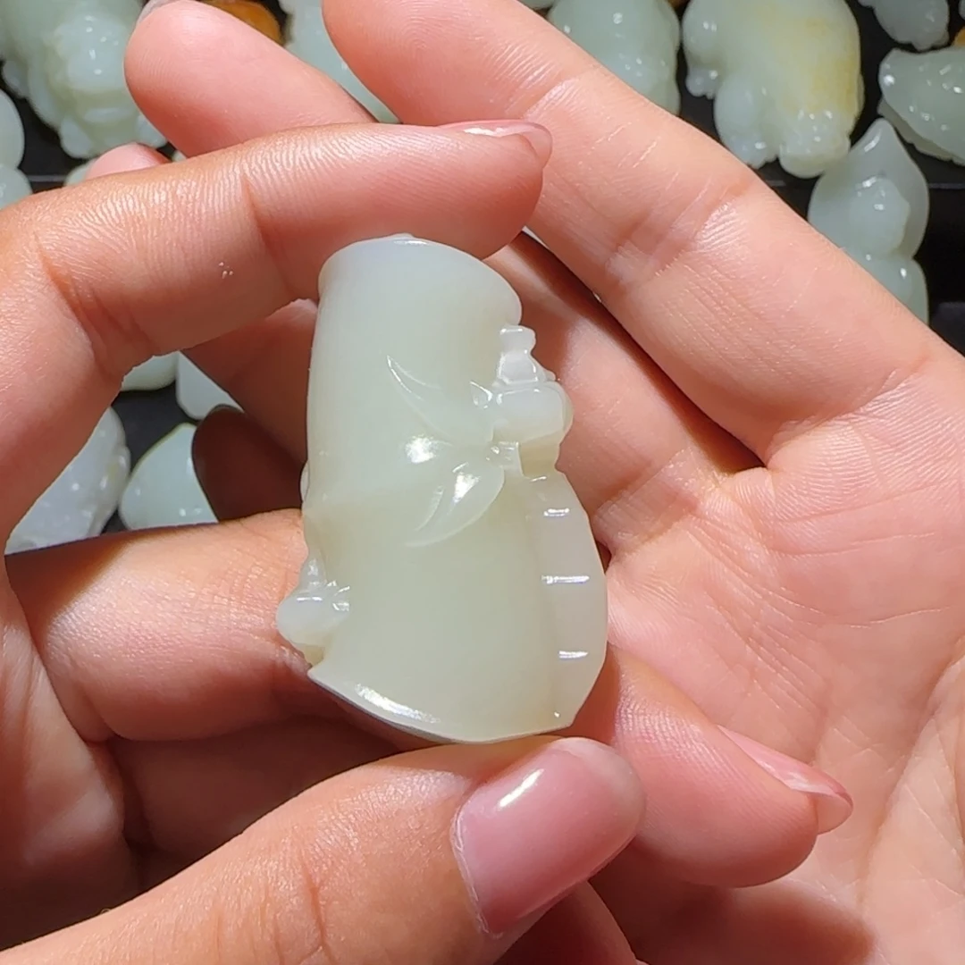 s***e和田玉未镶嵌颈饰