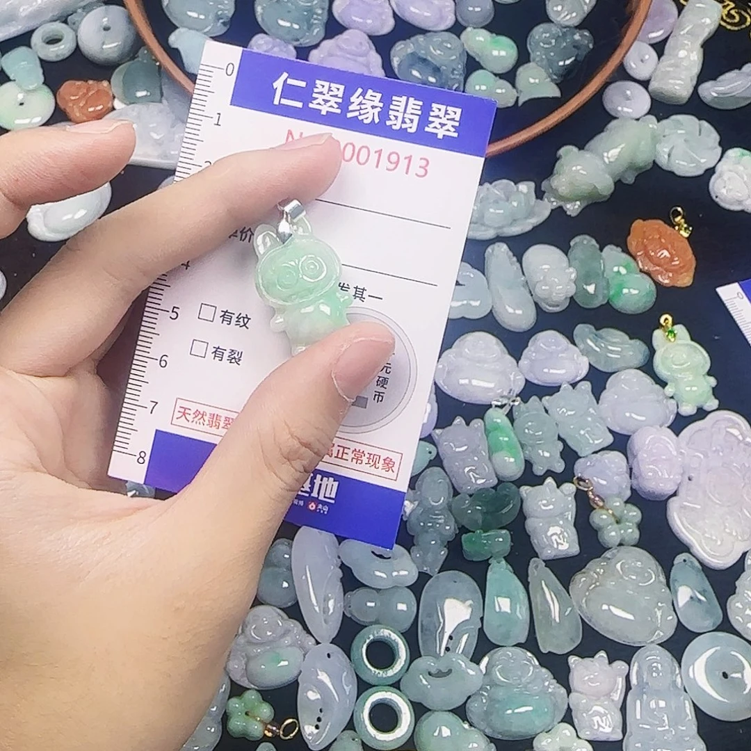 翡翠未镶嵌颈饰fc