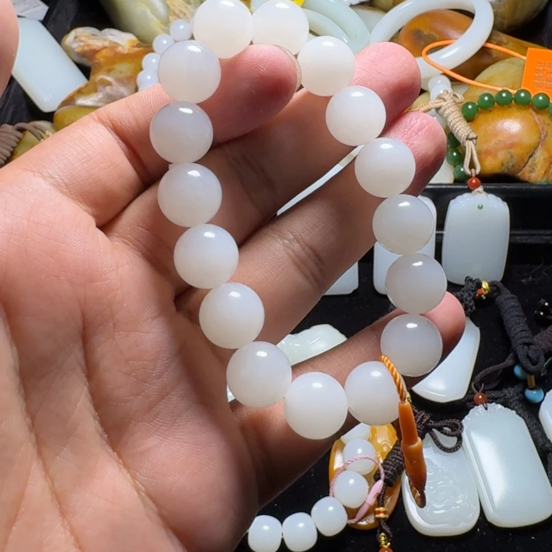 其***走和田玉未镶嵌颈饰