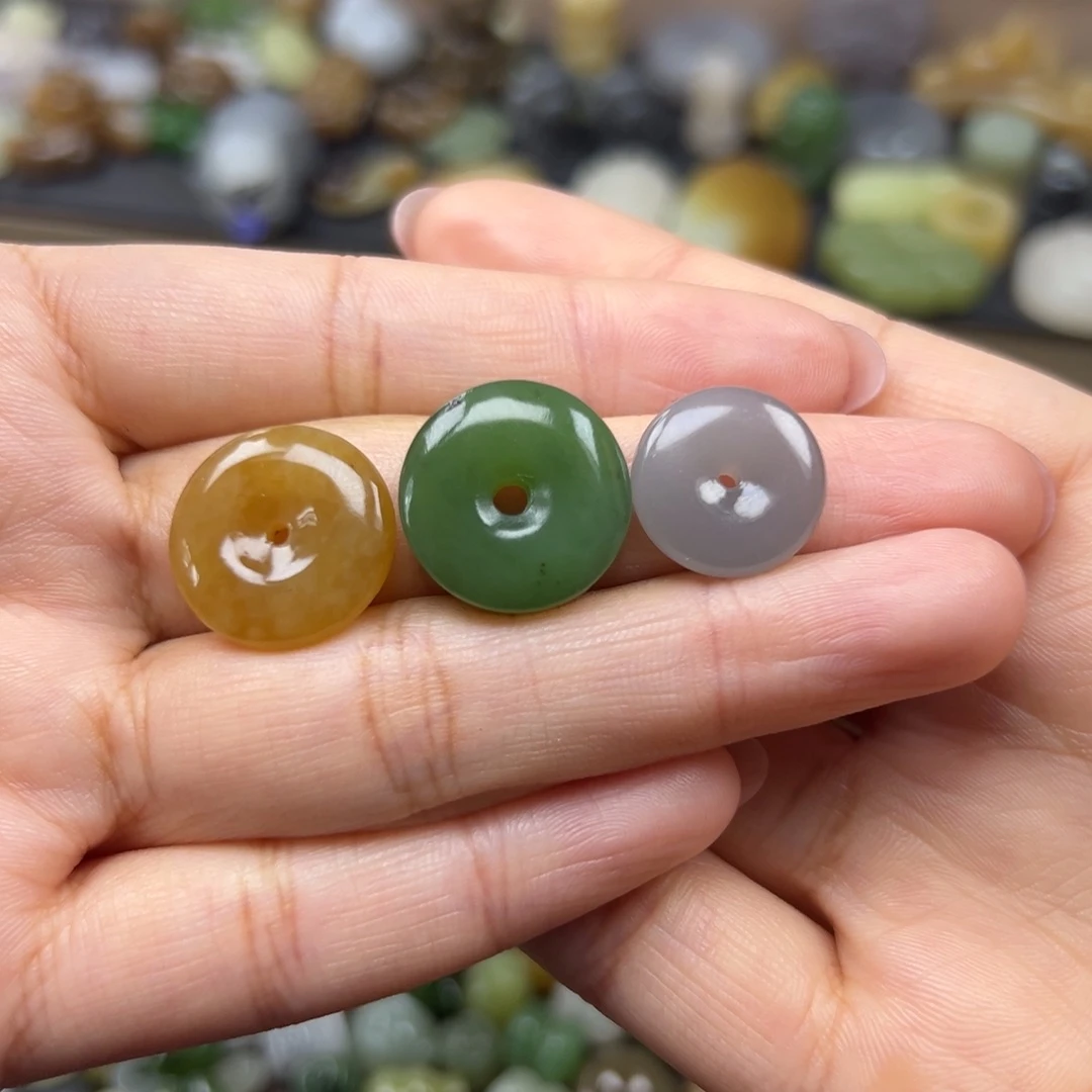 和田玉未镶嵌颈饰98一个多样性发其一