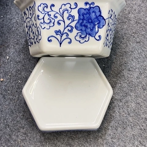 摆件刘**?陶瓷制品摆件….