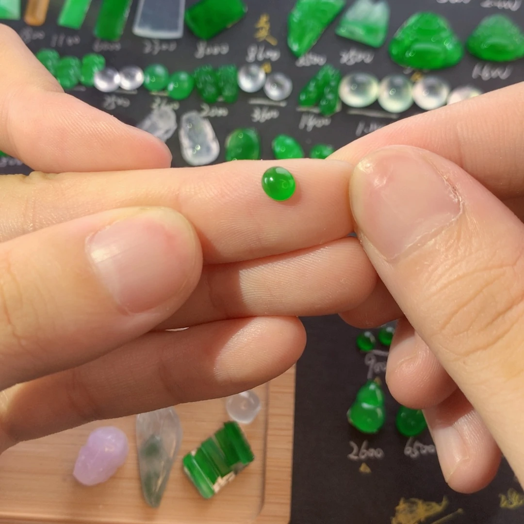 【闪购商品】翡翠未镶嵌颈饰蛋面