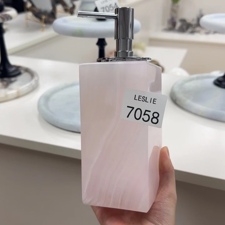 X058.             粉