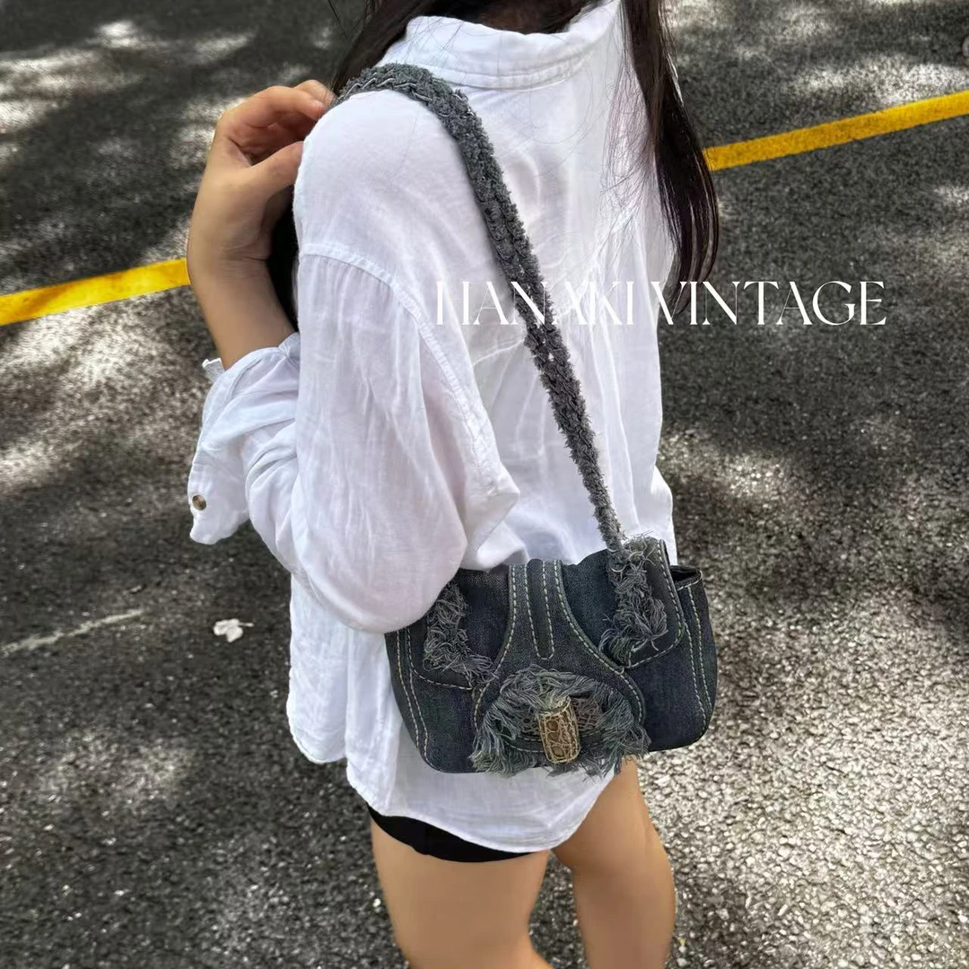 95新 Prada/普拉达 花绮中古/Prada猪鼻扣牛仔斜挎包