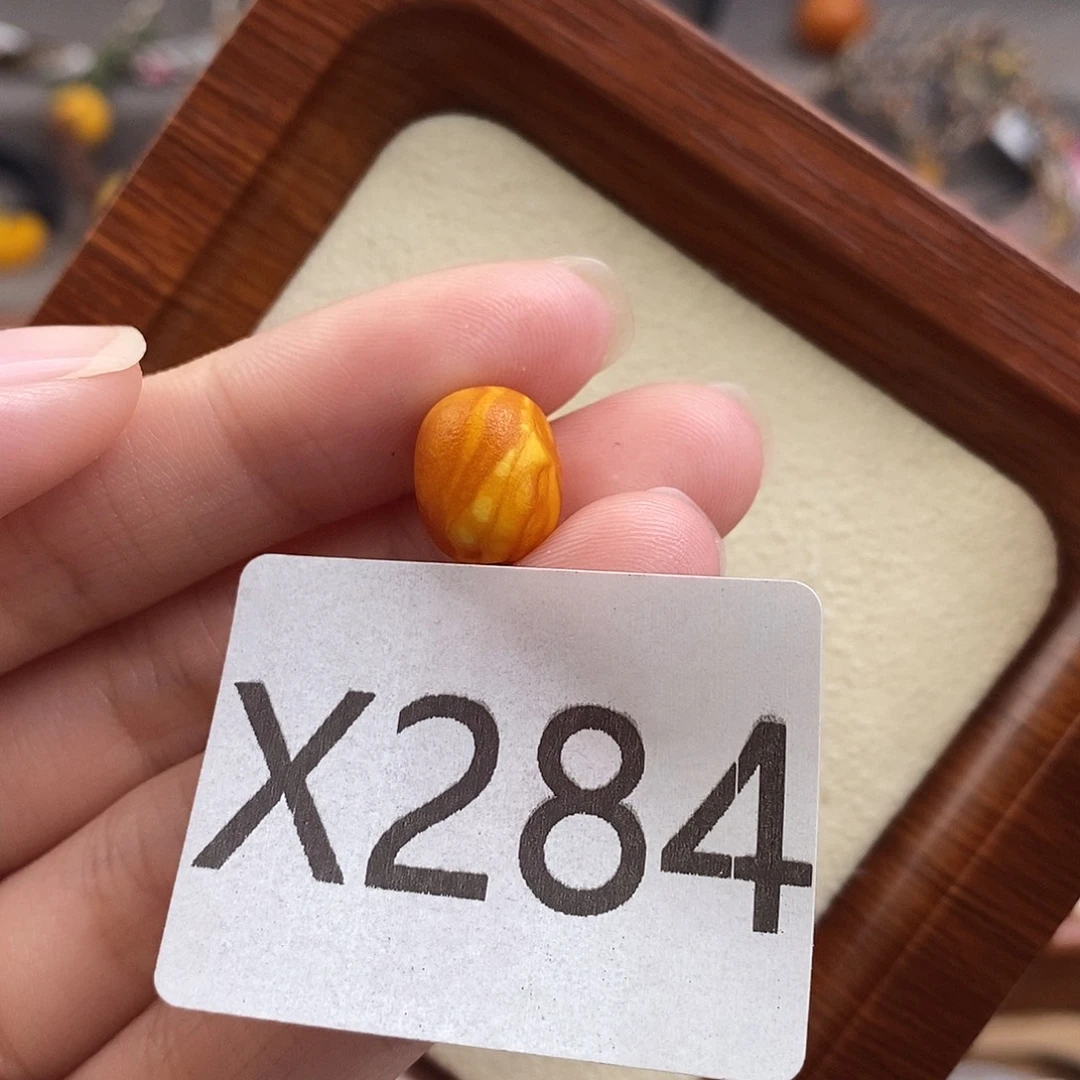 白***r蜜蜡未镶嵌珠宝奇石