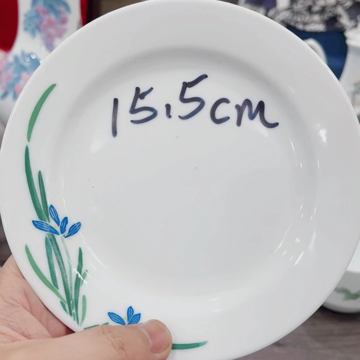 杯釉下五彩的瓷器和瓷器