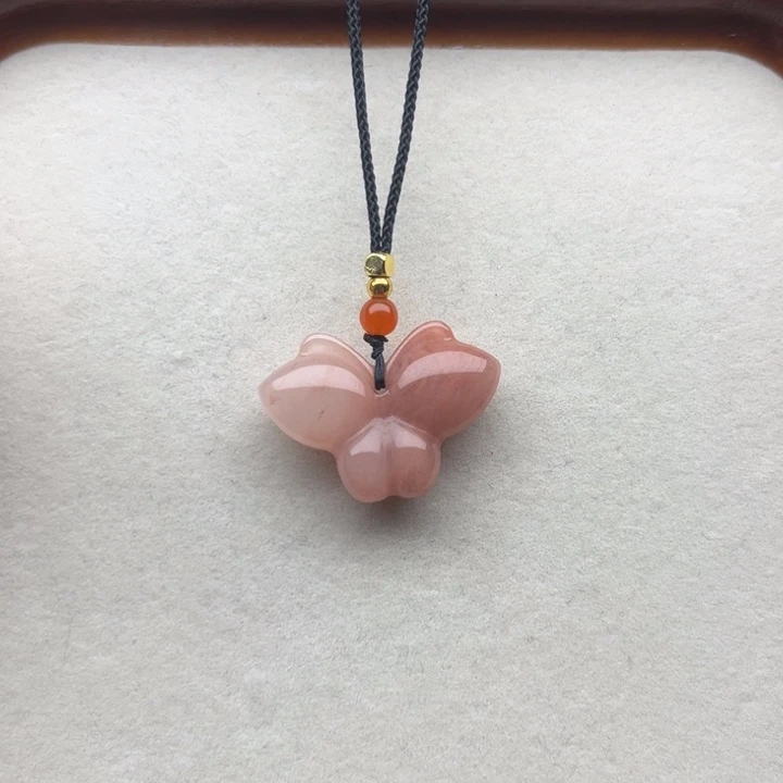 石英质玉（金丝玉）合金颈饰蝴蝶吊坠（随机一个）