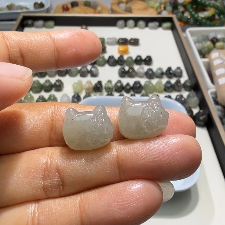 桂***树和田玉未镶嵌珠宝奇石