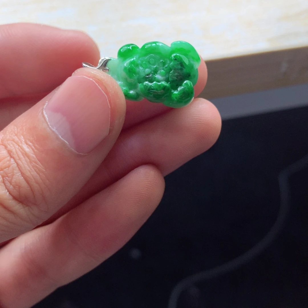 翡翠颈饰18K金镶嵌吊坠