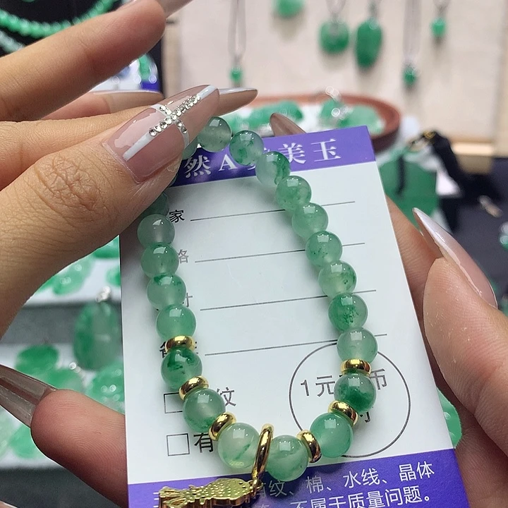 石英质玉（非洲翠）未镶嵌颈饰