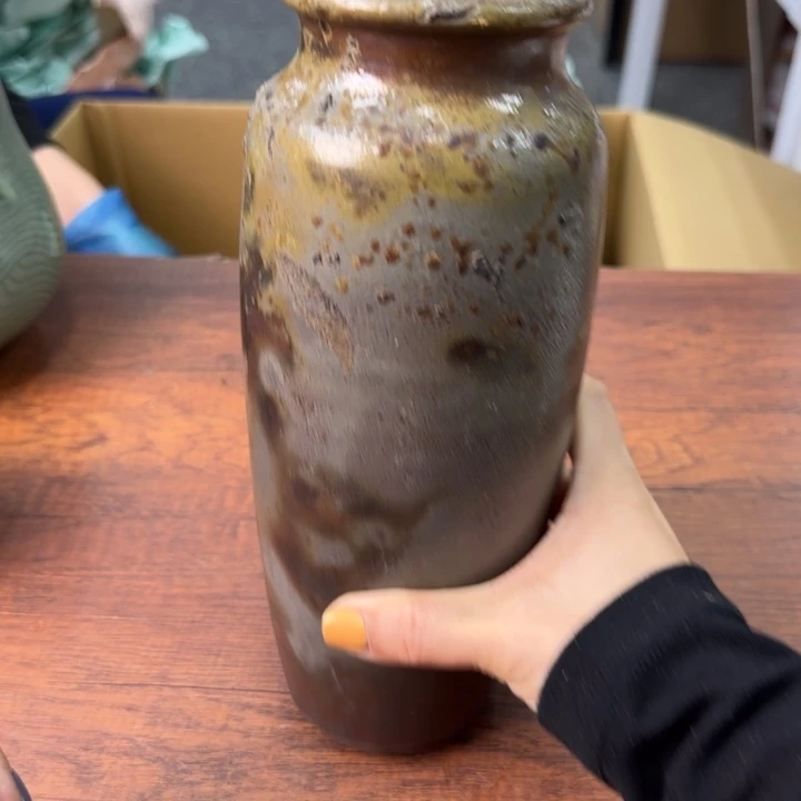 一个陶瓷物件哈还哈