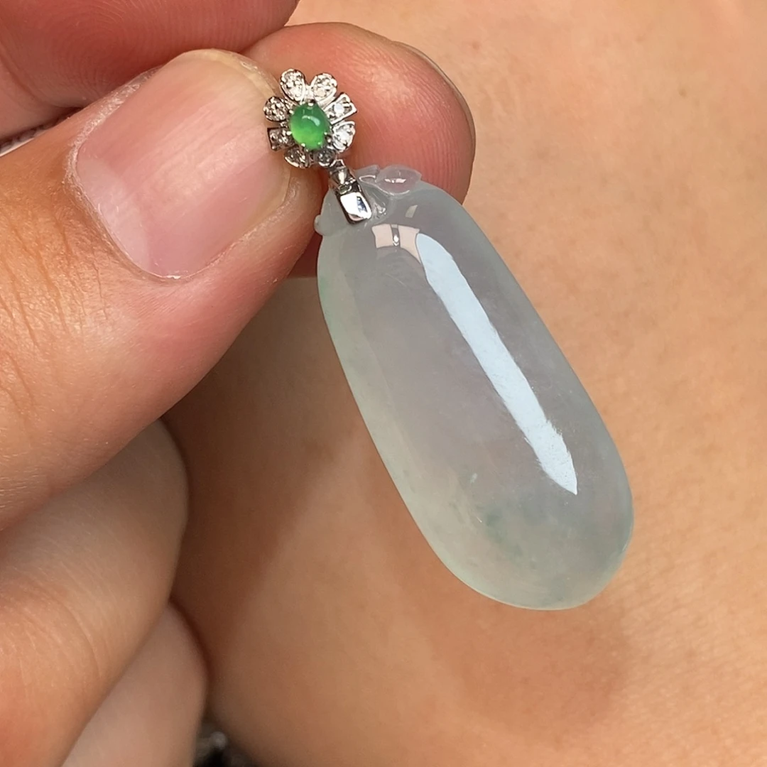 翡翠18K金镶嵌颈饰福瓜