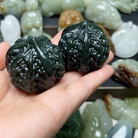 和田玉未镶嵌颈饰龍**神