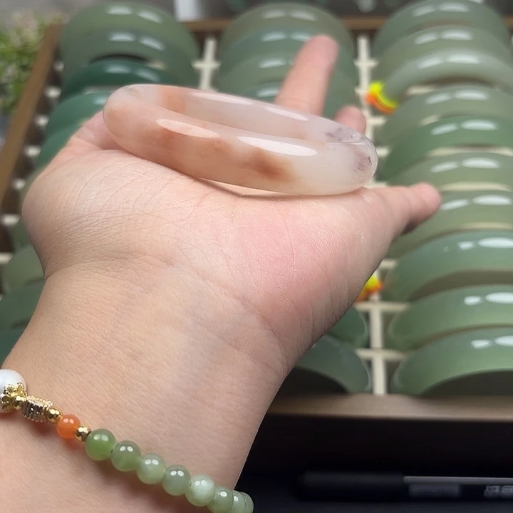 石英质玉未镶嵌手镯