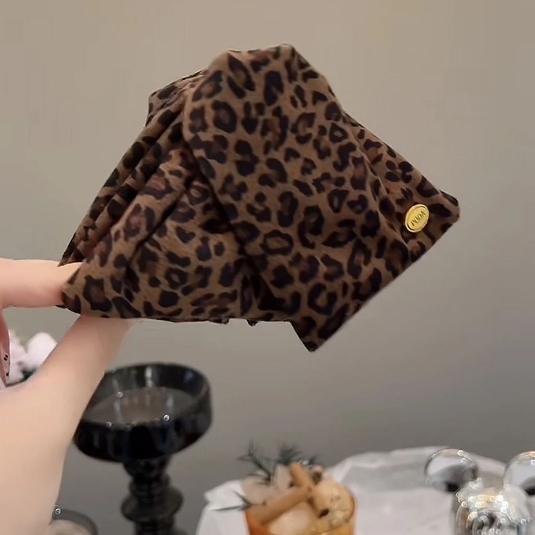 东大门植绒豹纹三角抓夹大尺寸高级感饱满头型