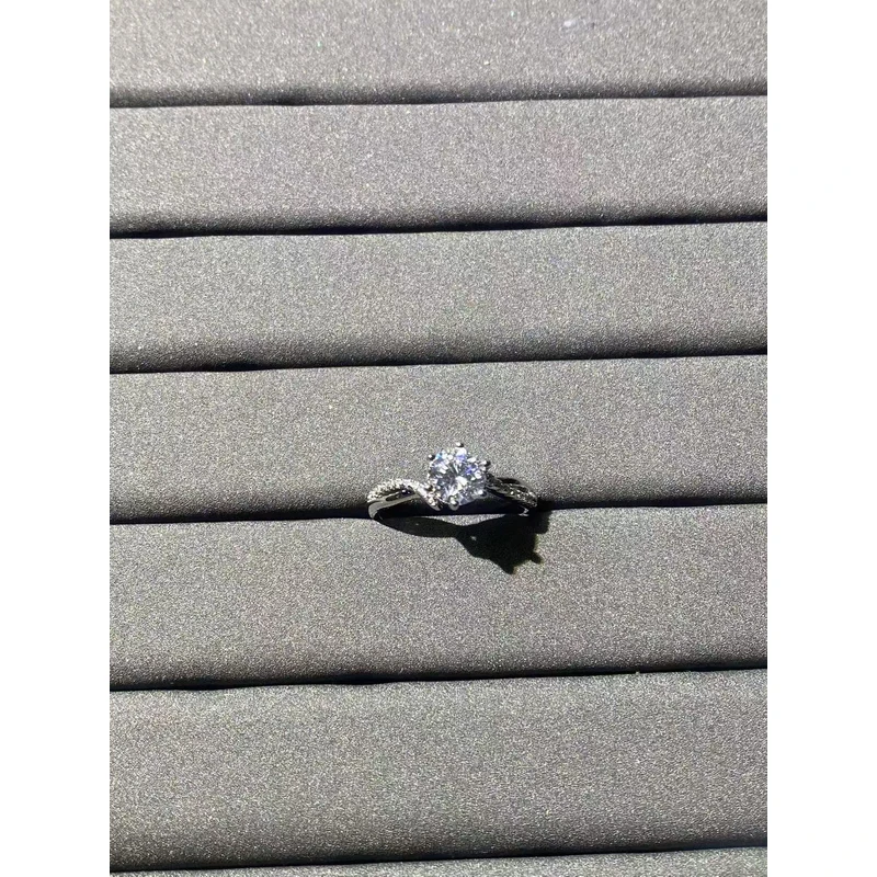 戒指 017白色诗诗六爪一克拉戒指多样性发货