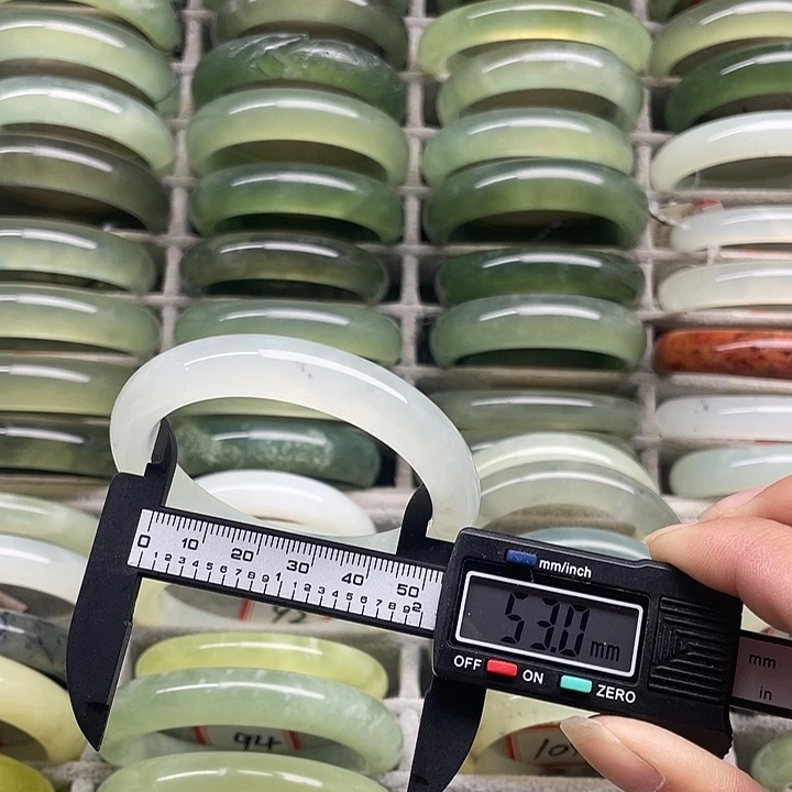 蛇纹石玉未镶嵌手镯105