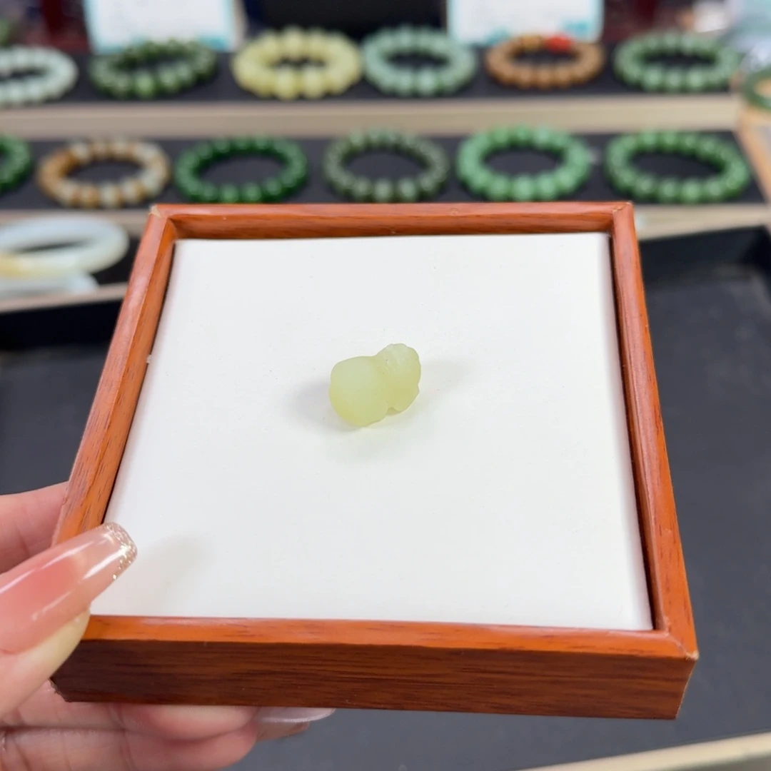 和田玉未镶嵌吊坠(不含链)