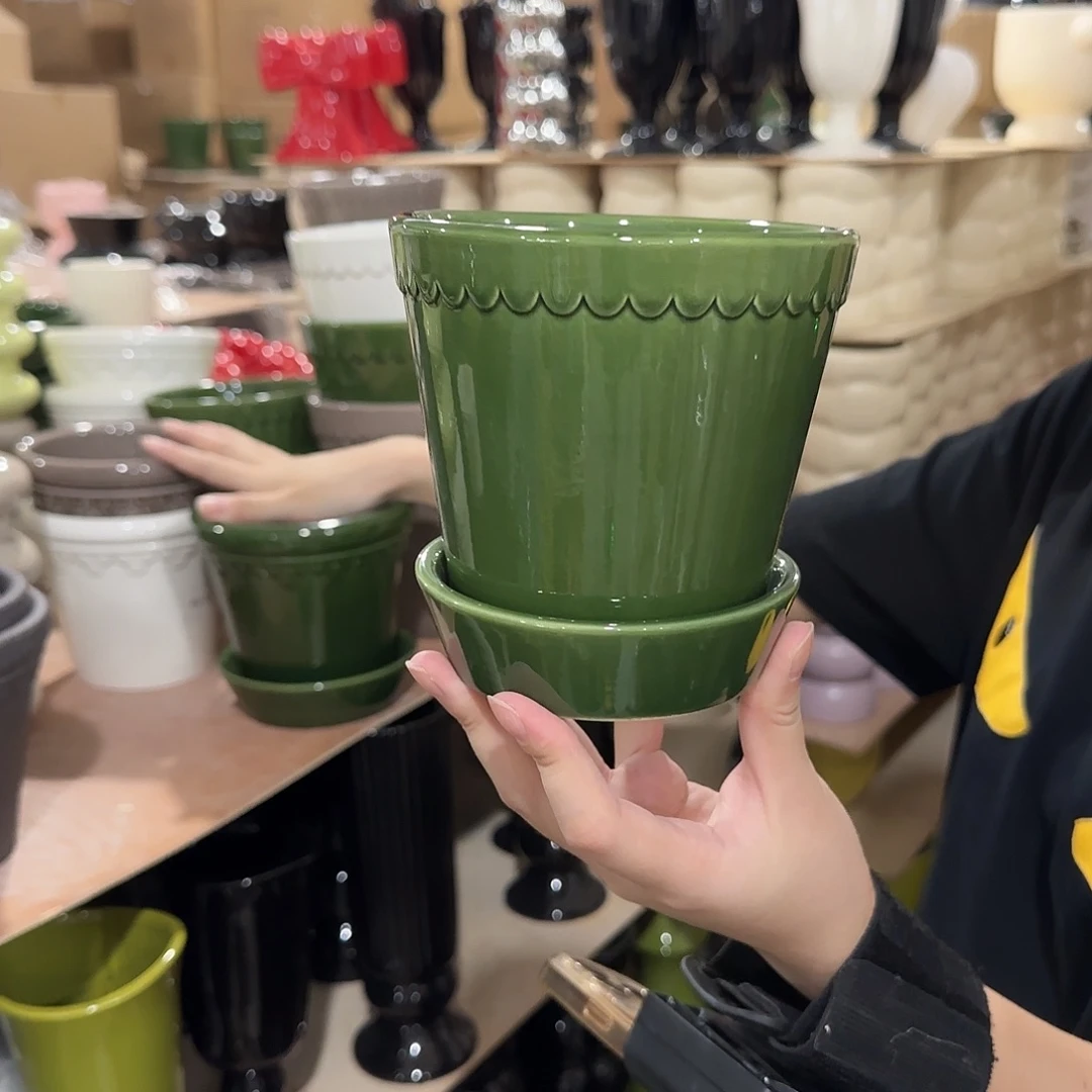 a4绿色带托花盆花盆花盆