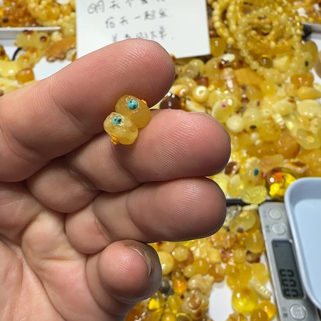 琥珀未镶嵌裸石0.35克