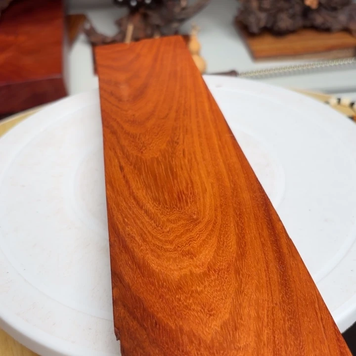 大叶紫檀（黑酸枝木类）