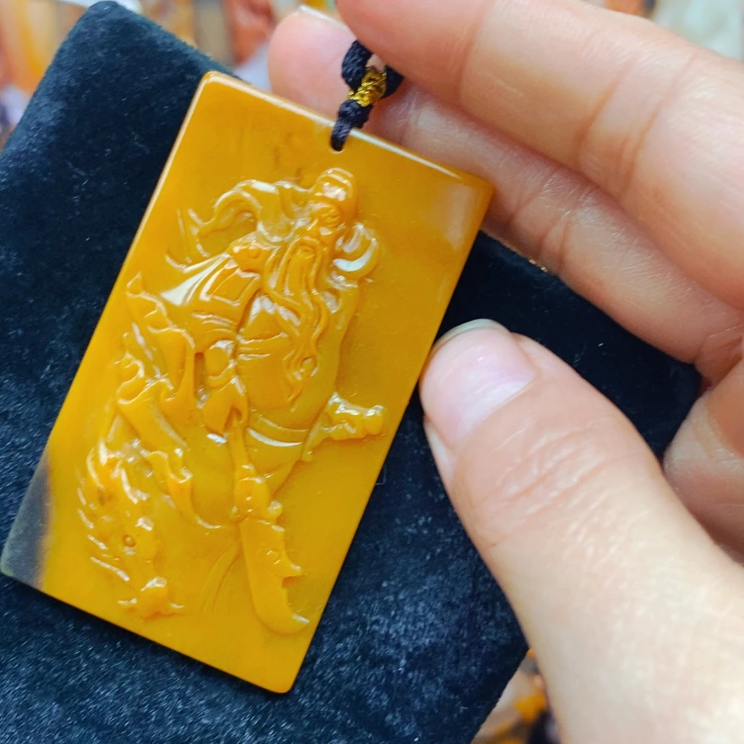 未镶嵌石英质玉（黄龙玉）颈饰