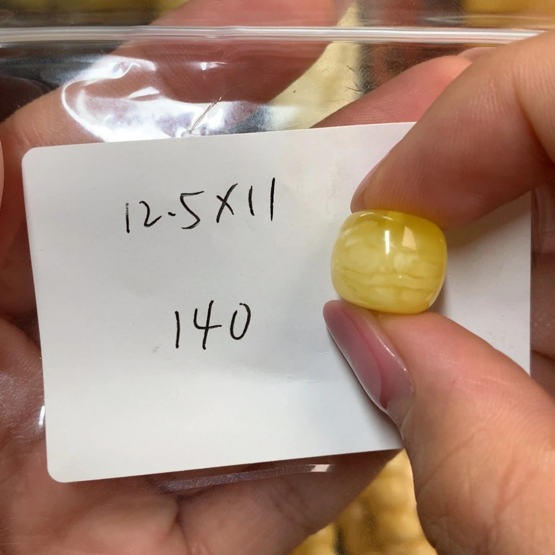 琥珀未镶嵌裸石微瑕