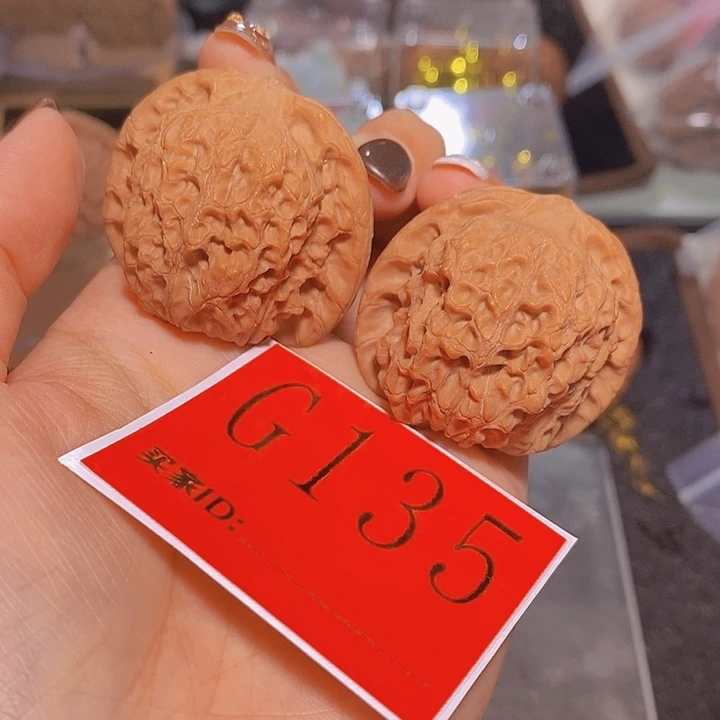 文玩核桃吊坠血麒麟41