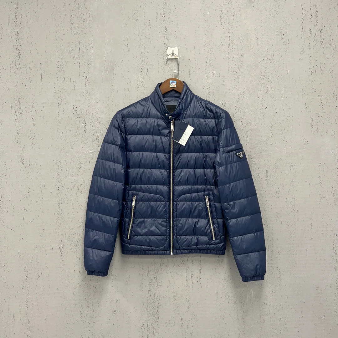 99新 Prada/普拉达 prada藏蓝色手臂三角标薄款羽绒服46码