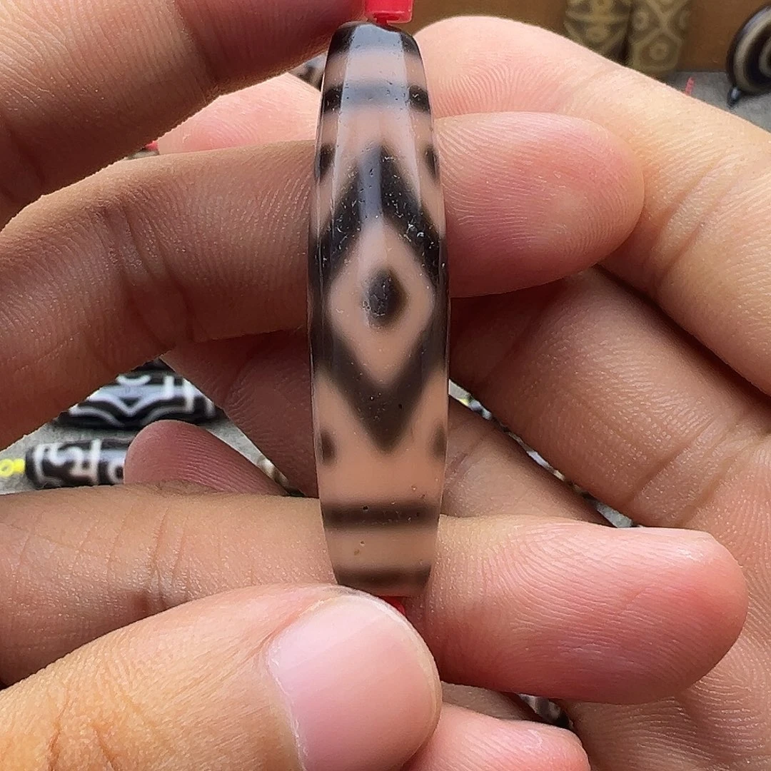 玛瑙/玉髓未镶嵌吊坠(赠链)曲贡火贡系列天珠