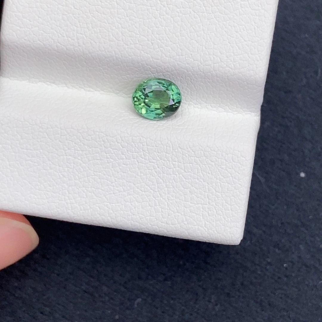 蓝宝石裸石0.84 ct