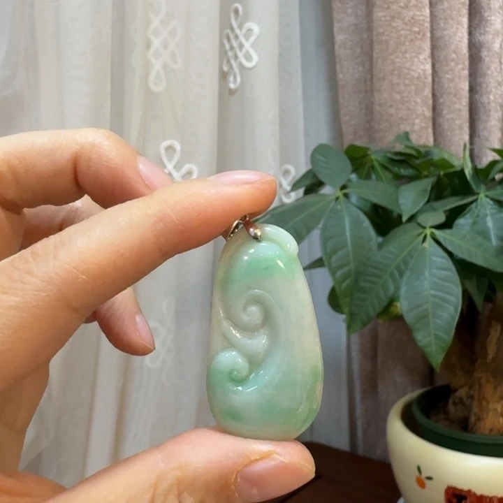 翡翠银S925镶嵌颈饰如意