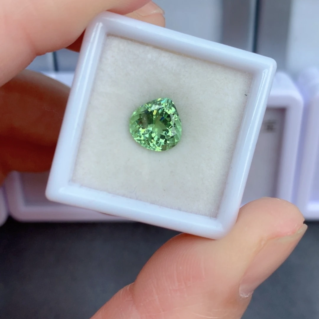 未镶嵌2.26克拉裸石绿色碧玺