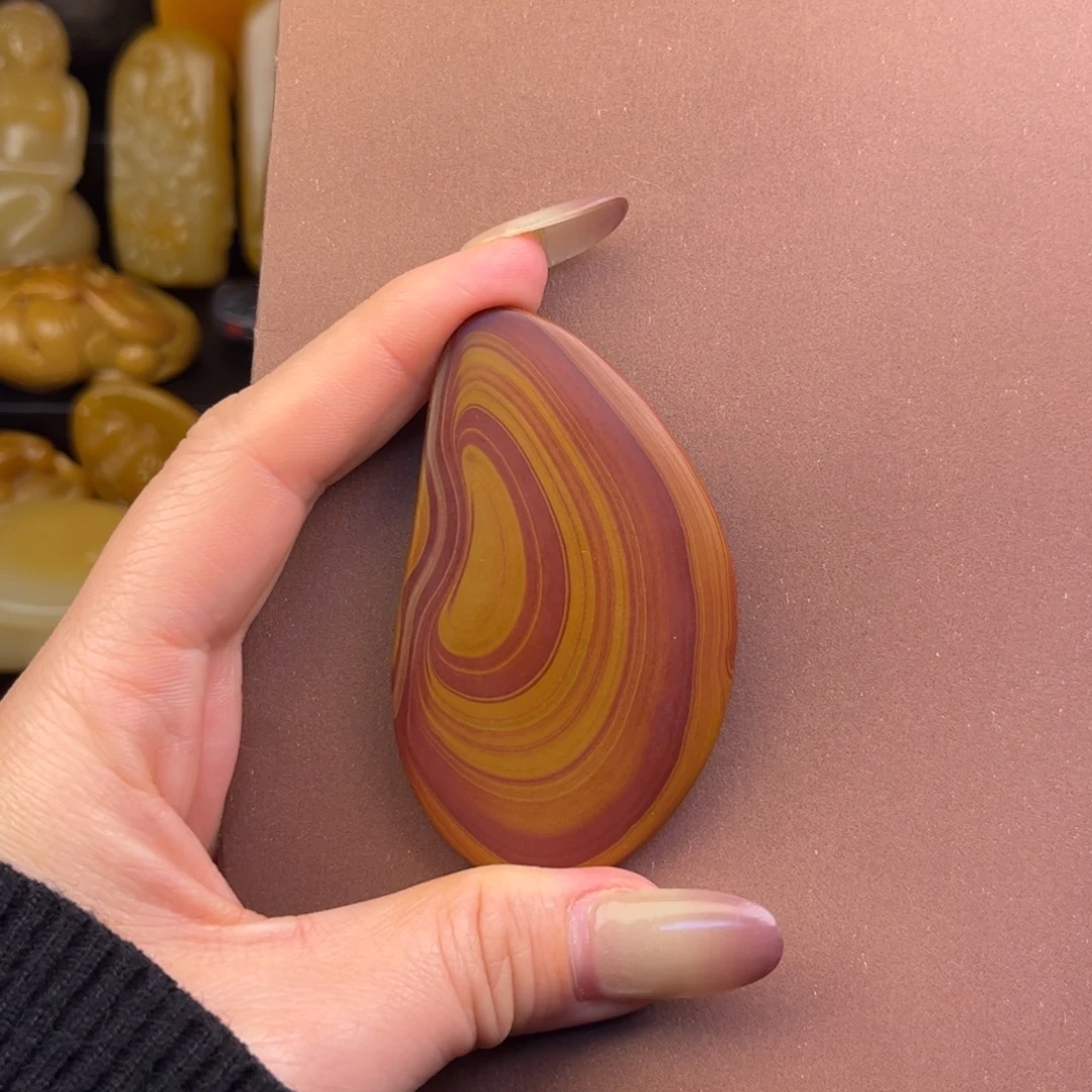 海***罗石英质玉未镶嵌木化挂件