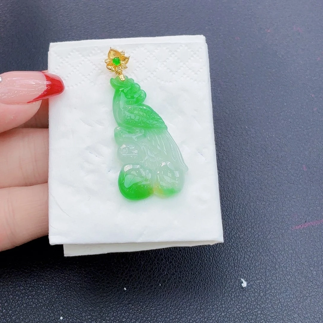 翡翠颈饰18K金镶嵌鹦鹉吊坠