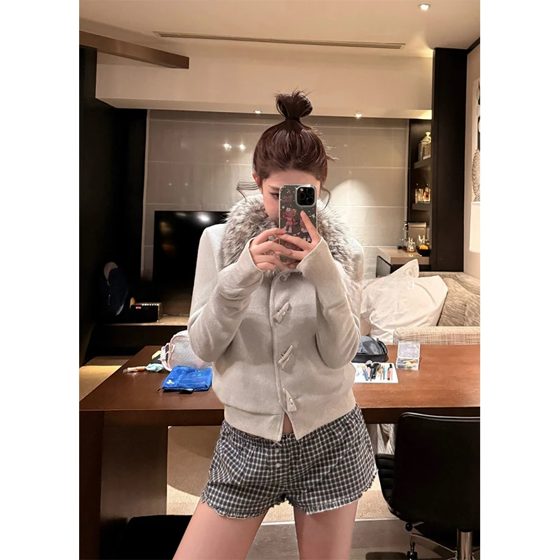 2025秋季新款蒙太奇白灰黑色可拆卸毛领外套女牛角扣毛毛针织上衣