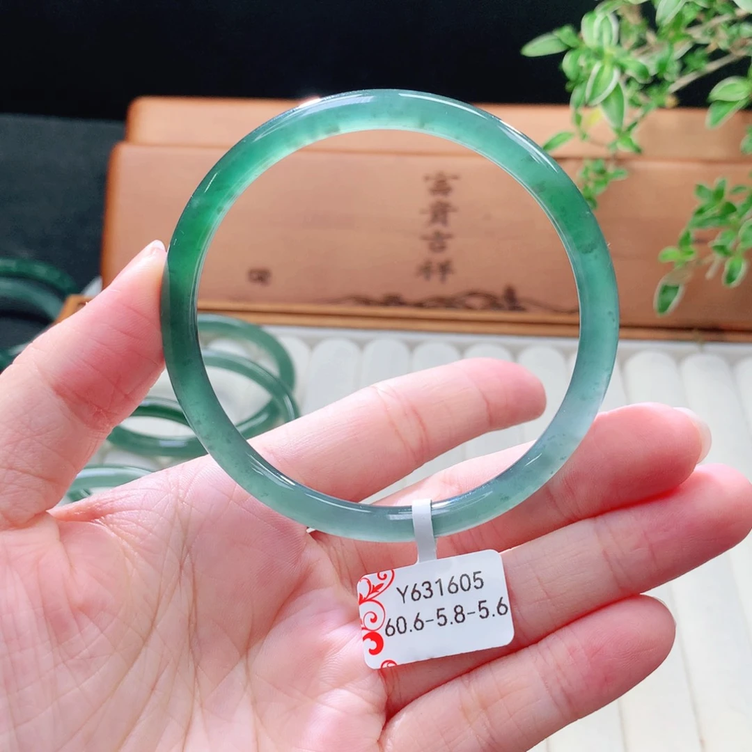 未镶嵌手镯（圆镯）翡翠