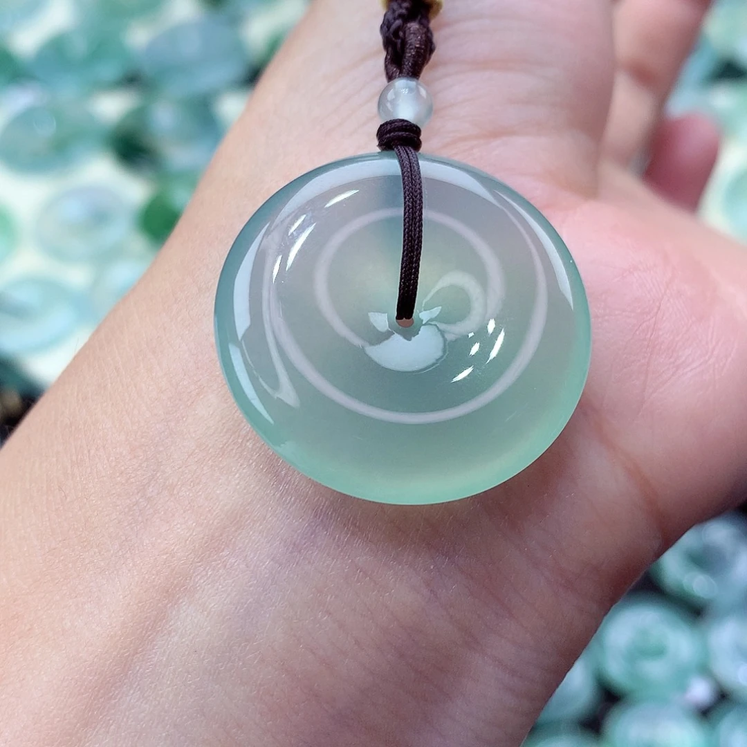 翡翠未镶嵌颈饰编号27。尺寸27.6-5.8