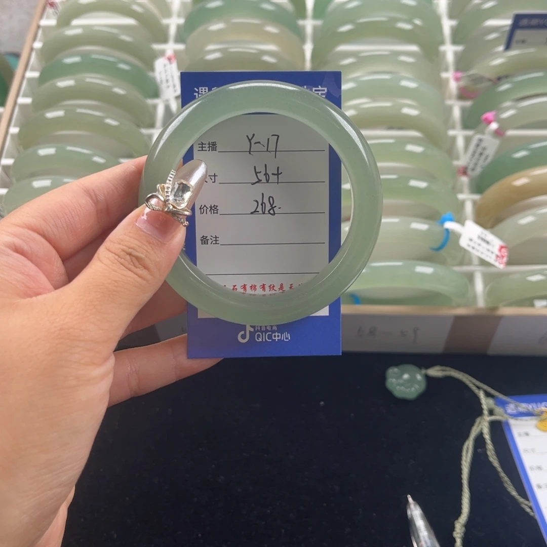 倩***妮颈饰未镶嵌石英质玉