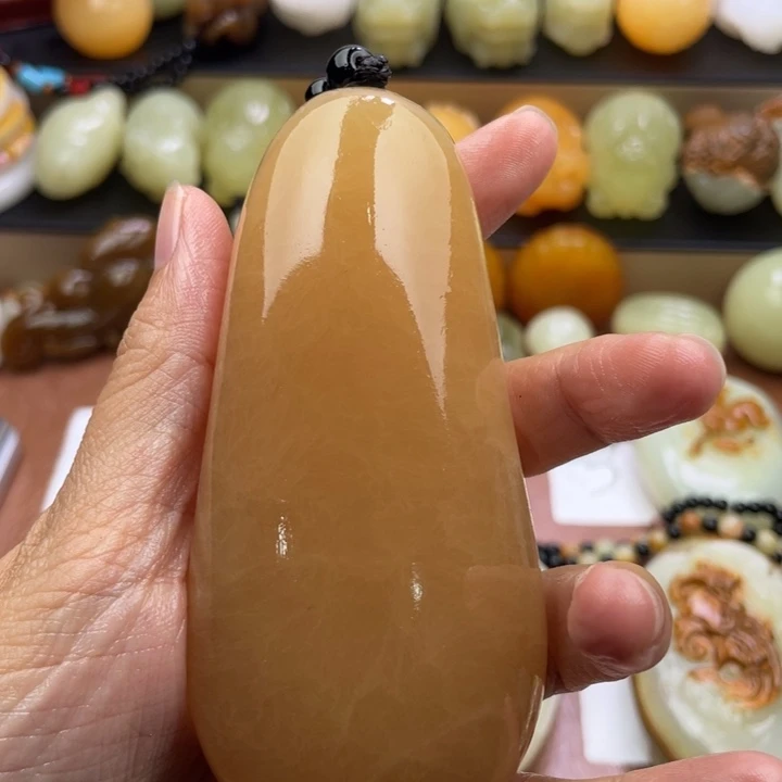 用***4石材古青石手把件