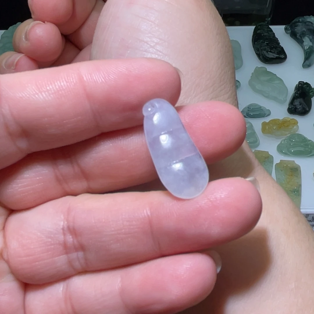 翡翠未镶嵌颈饰豆子