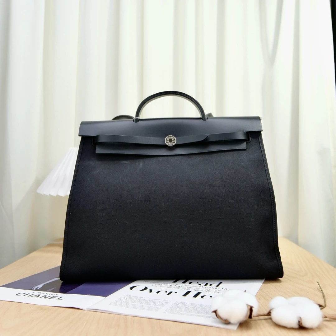 99新 Hermes/爱马仕 8221 爱马仕 39 银扣黑色衬衫