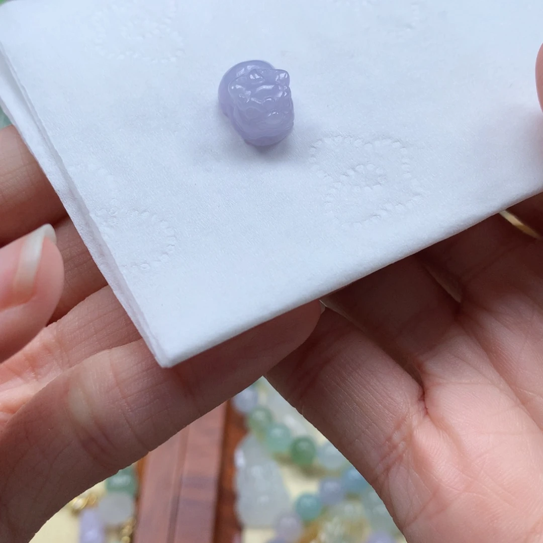 翡翠未镶嵌颈饰是