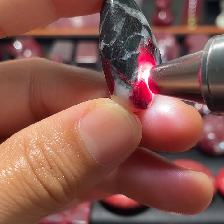 天然辰砂天然原石晶体吊坠