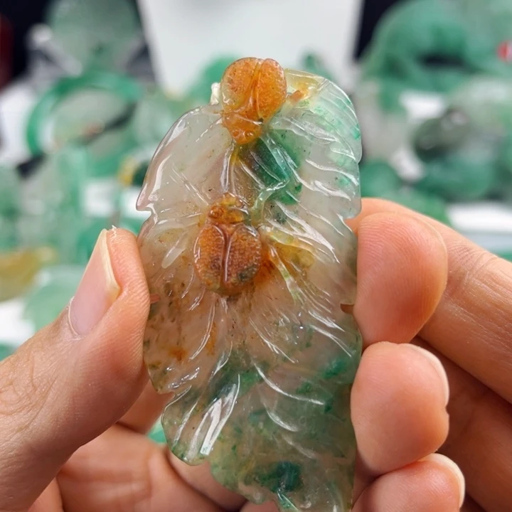 颈饰未镶嵌石英质玉